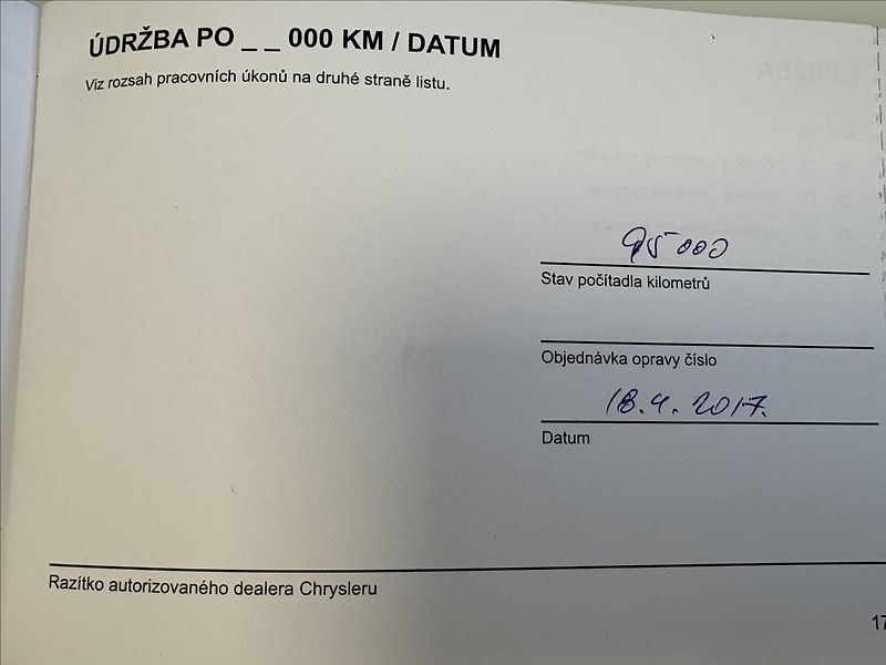 Jeep Grand Cherokee 3,0 CRD 184KW SUMMIT ČR.1.MAJ. - fotka 32 z 38