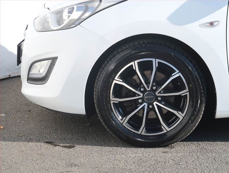 Hyundai i30 (2016) 1.6 CRDi, Serv.kniha, Tempomat - fotka 14 z 17
