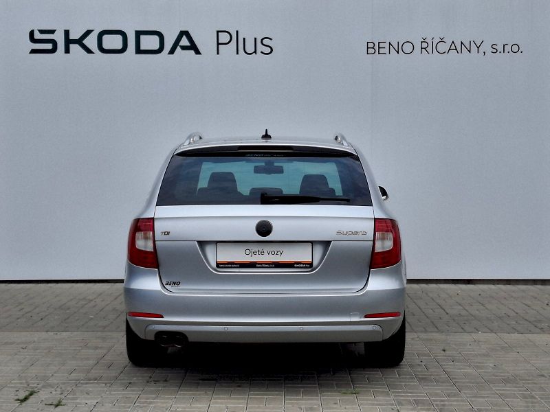 Škoda Superb (2012) Combi Elegance 2,0TDi 125kW DS - fotka 13 z 33