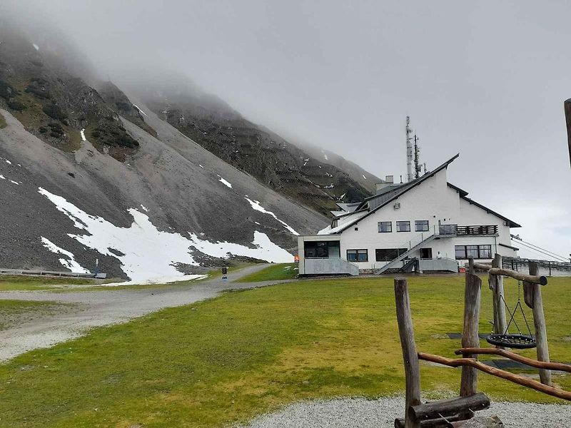 Kouzlo podzimu v Alpách. Tyrolsko hraje všemi barvami: Innsbruck, Muttereralm, Leutascher Geisterklamm, Swarovski Kristallwelten ve fotogalerii Deníku