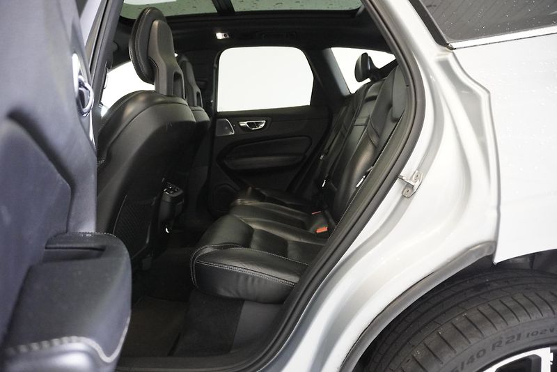 Volvo XC60 D5 AWD AUT. INSCRIPTION - fotka 32 z 40