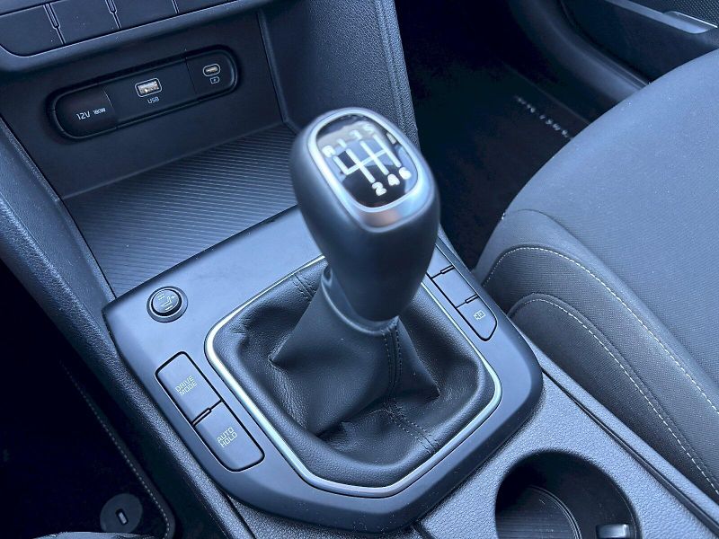 Kia Sportage (2022) 1.6 T-GDI 110kW - fotka 28 z 35