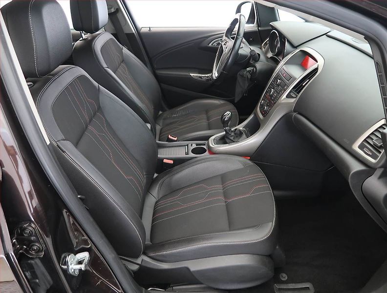 Opel Astra (2013) 1.4 T, Serv.kniha, Tempomat - fotka 9 z 19