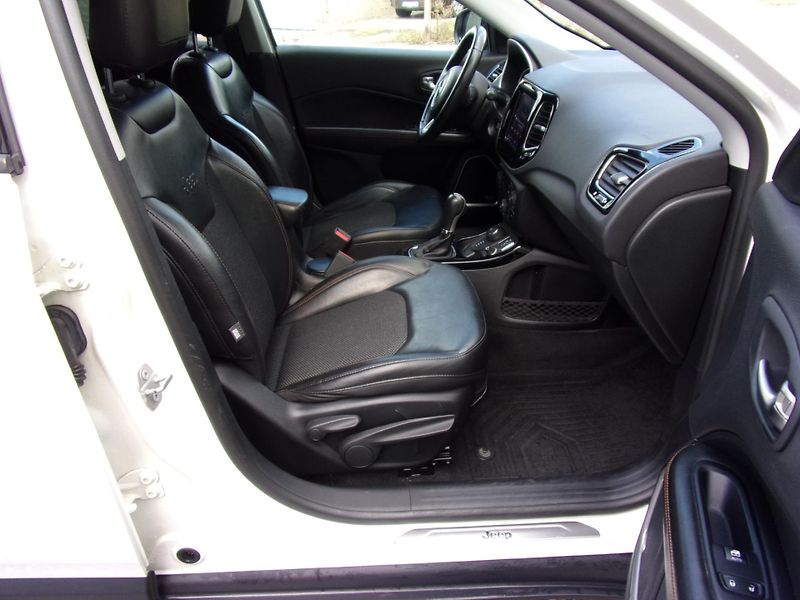 Jeep Compass  2.0M-Jet4X4 LONGITUDE 85000KM - fotka 24 z 26