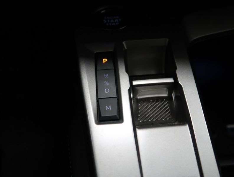 Peugeot 308 1,2 PT AT ALLURE NAVI KAMERA - fotka 25 z 37