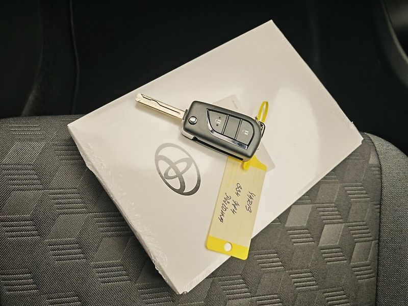 Toyota Yaris 1.5 Hybrid Style - fotka 29 z 29