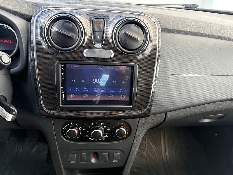 Dacia Logan 1.0, 54kW, Klima, Tažné - fotka 11 z 16