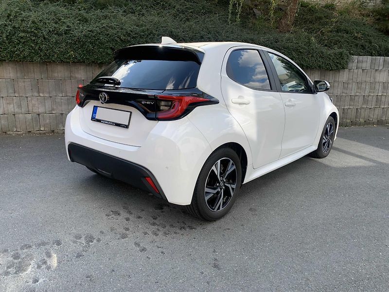 Toyota Yaris 1.5 HYBRID 96 kW 1.MAJITEL - fotka 5 z 16
