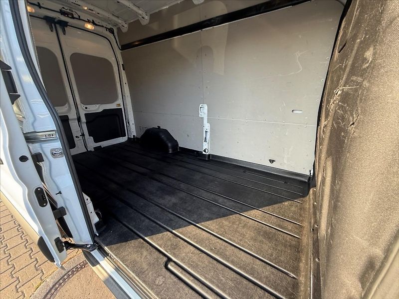 Ford Transit 2,0 130 L3 350 TREND - fotka 13 z 14