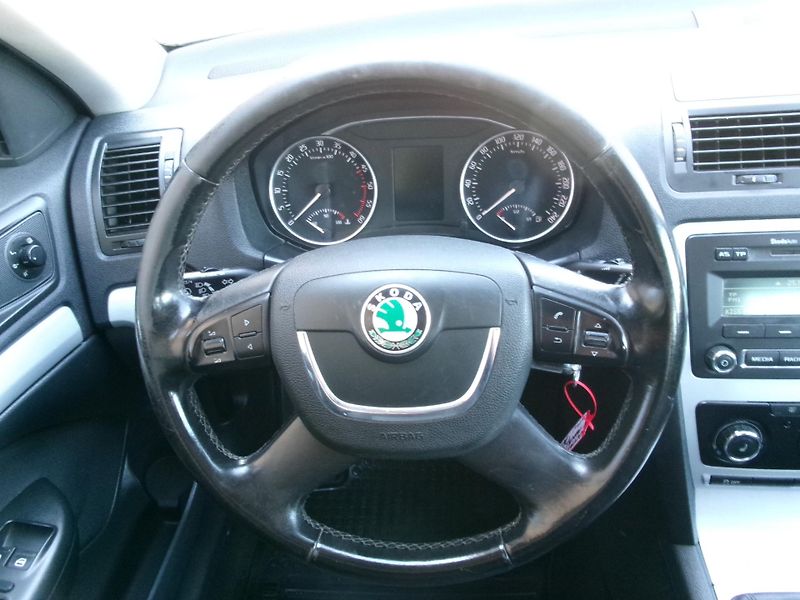 Škoda Octavia (2010) 2,0TDI 8V KLIMA VÝHŘEV TAŽNÉ - fotka 16 z 24