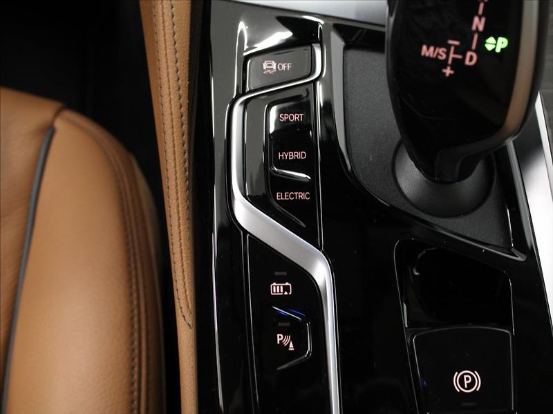 BMW Řada 5 530e xDrive Luxury Pano.ČR   2 - fotka 22 z 28