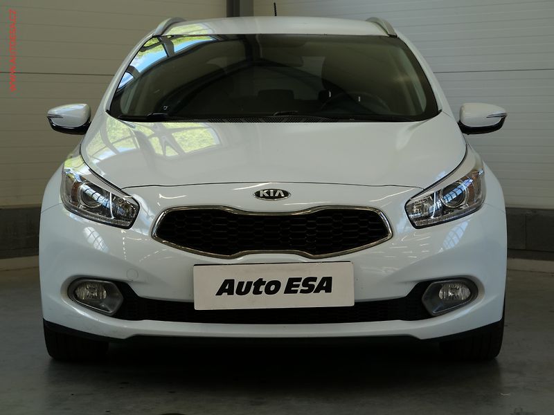 Kia Ceed (2013) 1.6GDi, ČR, AC, park.čidla - fotka 2 z 22