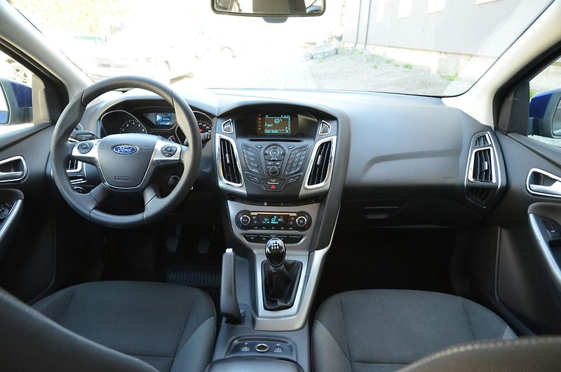 Ford Focus (2014) 1.0 EB 74kW TREND 2x kola - fotka 16 z 35