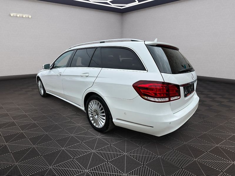 Mercedes-Benz Třídy E (2016) 350CDI 4Matic Elegance - fotka 5 z 40