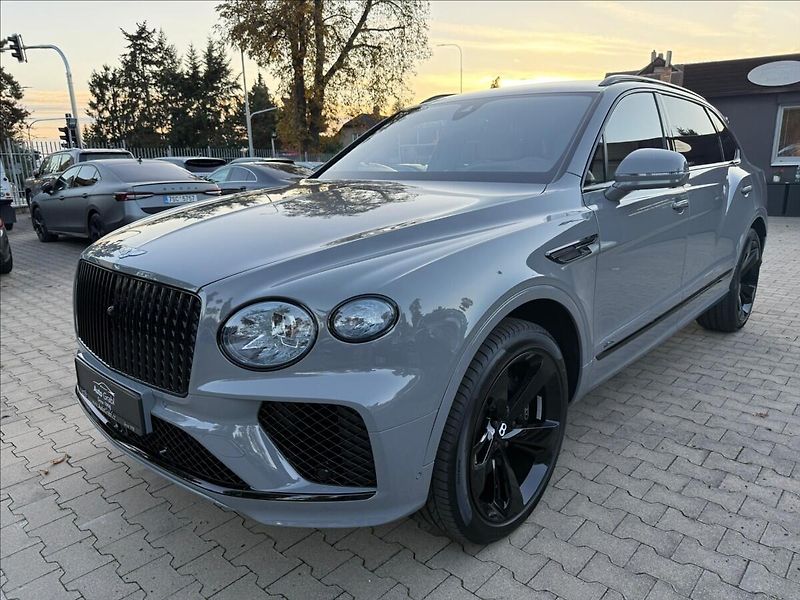 Bentley Bentayga Extended Wheelbase Azure V8 - fotka 6 z 32