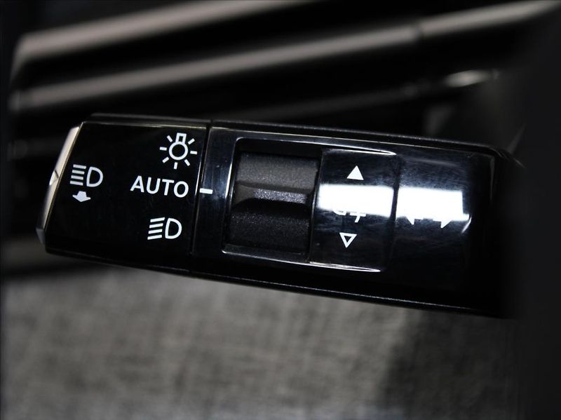 Peugeot 5008 1,2 Hybrid Allure 20tkm. ČR - fotka 22 z 28