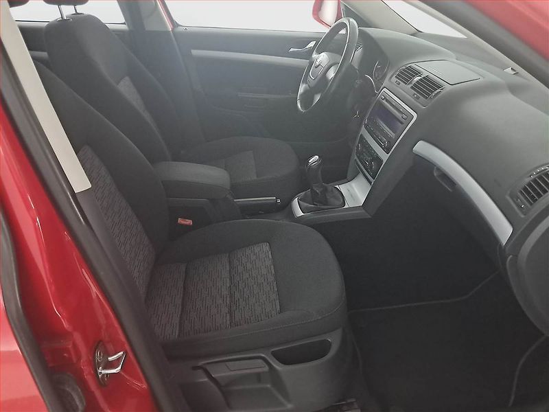 Škoda Octavia (2010) Ambiente Plus 1.2 TSI - fotka 9 z 14