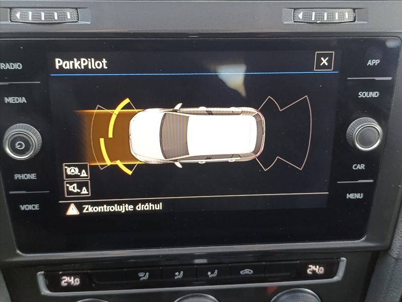 Volkswagen Golf 1,5 TGi  DSG Aut.klima ACC - fotka 31 z 33