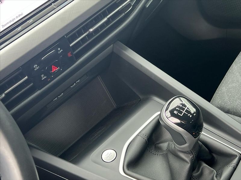 Volkswagen Golf 1,0 TSi 81kW LIFE  8 - fotka 18 z 27
