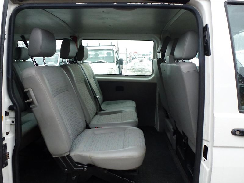 Volkswagen Transporter 2,0 TDi 9 míst - fotka 18 z 36