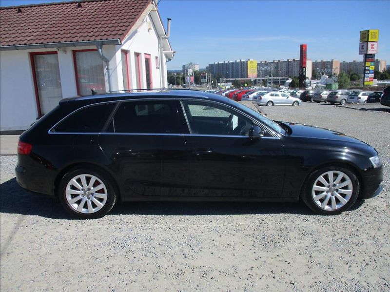 Audi A4 Avant 2,0 TDI, quattro, servis - fotka 4 z 45