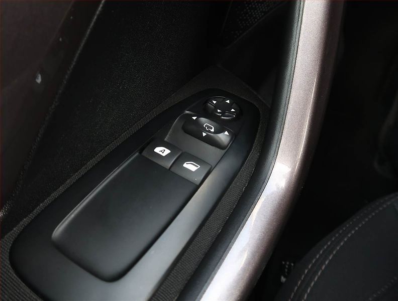 Peugeot 2008 (2016) 1.2 PureTech, Serv.kniha - fotka 17 z 20