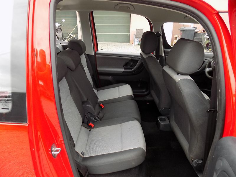Škoda Roomster 1,2 TSI 63 KW ACTIVE, KLIMA - fotka 29 z 56