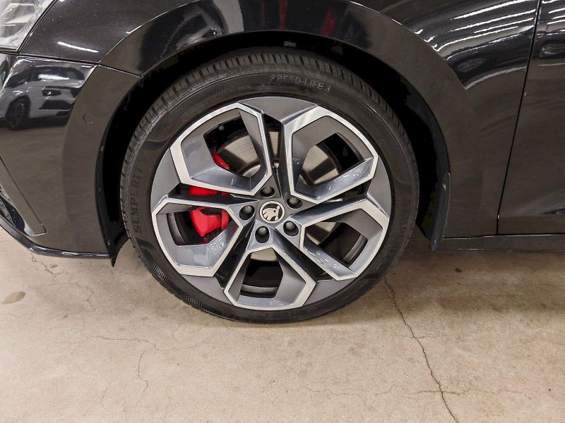 Škoda Octavia (2022) 2.0 TSI 180 kW DSG RS - fotka 32 z 32