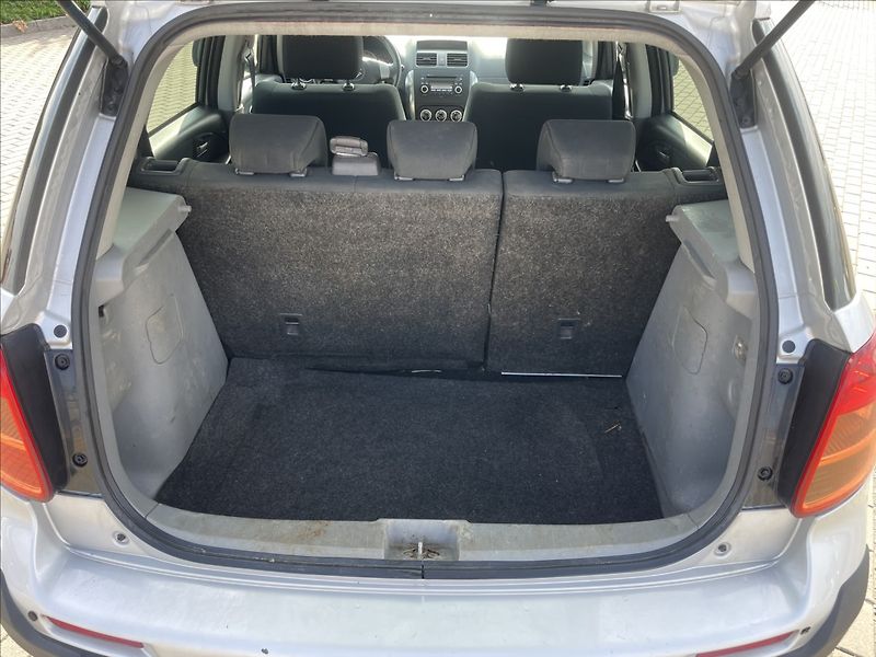 Suzuki SX4 1,6 i 79kw 4x4 KLIMA CZauto 2m - fotka 10 z 35