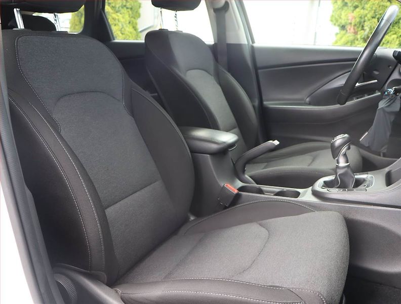 Hyundai i30 (2022) Family 1.5 T-GDI MHEV - fotka 9 z 15