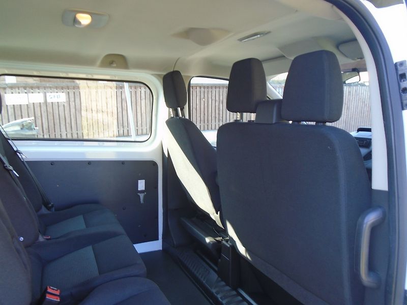 Ford Transit Custom (2015) 2.2 TDCi 9 míst BUS - fotka 13 z 23
