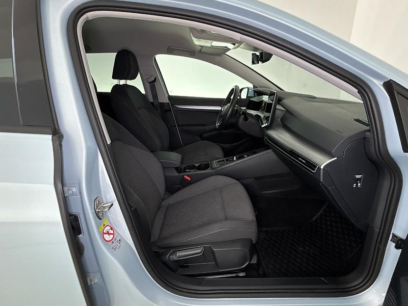 Volkswagen Golf Life DSG - fotka 9 z 30