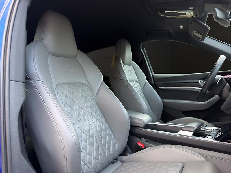 Audi Q8 e-tron (2023) 114 kWh  300 kW  SPORTBACK - fotka 21 z 27