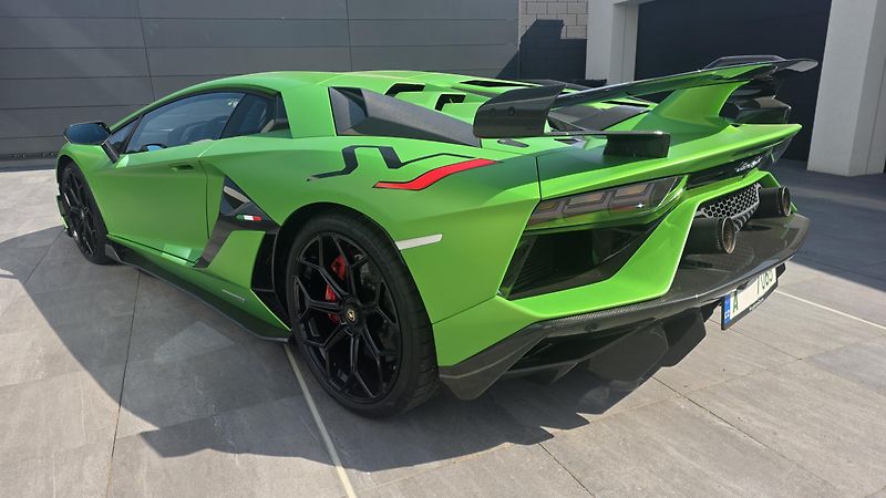 Lamborghini Aventador (2020) SVJ MAT GREEN-CARBON-SERVIS - fotka 6 z 12