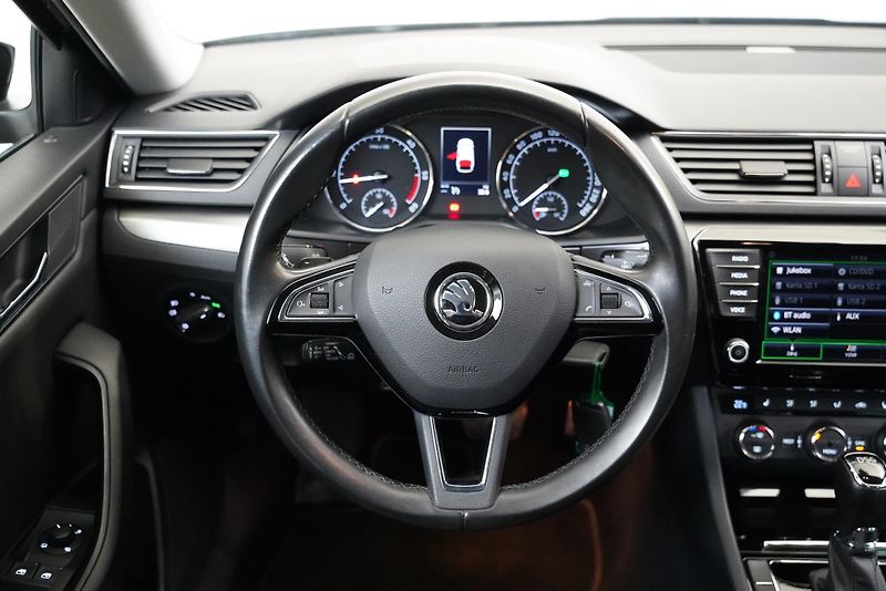 Škoda Superb - fotka 17 z 27