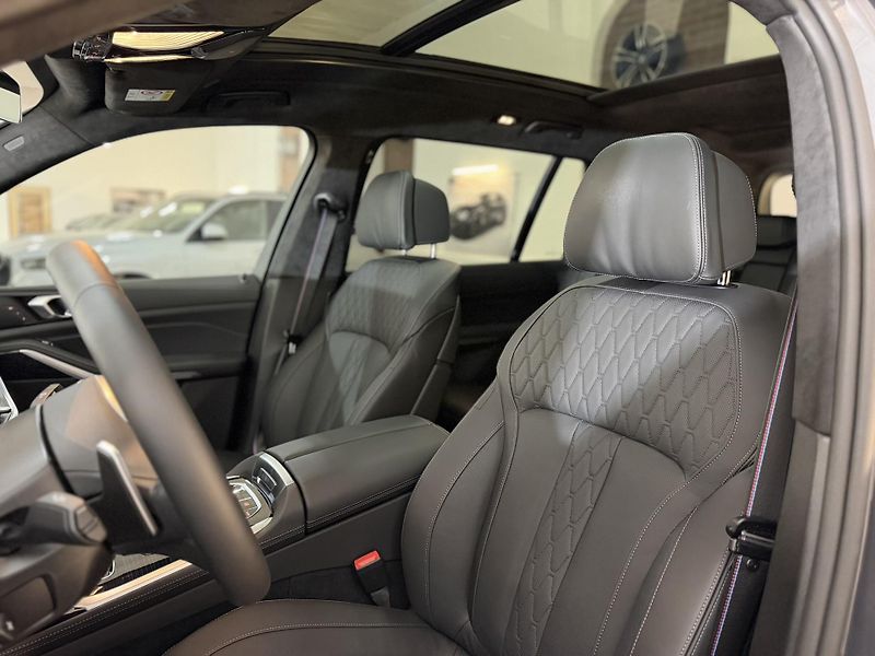 BMW X7 BMW X7 xDrive40d M-Sport  - fotka 18 z 50