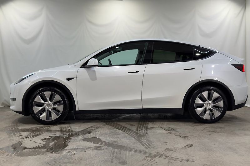 Tesla Model Y Long Range AWD Tažné - fotka 4 z 23