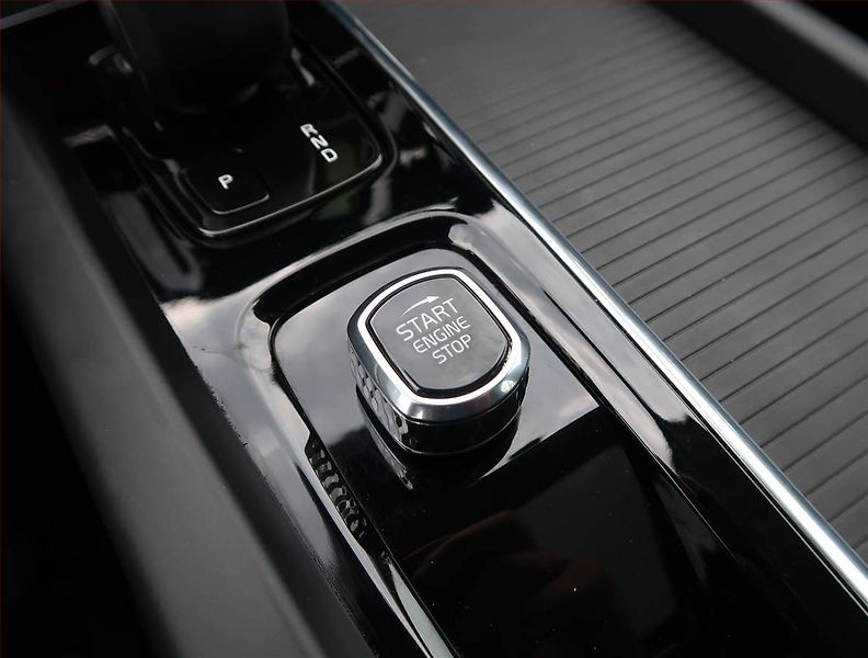 Volvo XC60 (2022) T6 Recharge - fotka 23 z 29
