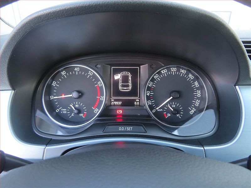 Škoda Fabia (2016) 1.2 TSI, Tempomat - fotka 11 z 17