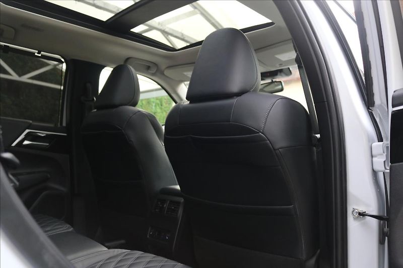 Mitsubishi Outlander 2,4 PHEV, 7míst, Tažné - fotka 40 z 56