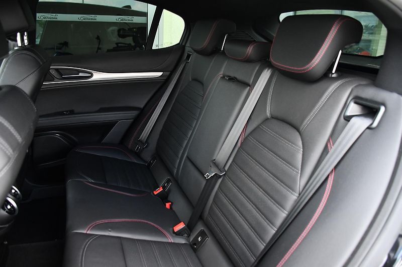Alfa Romeo Stelvio 2.2 JTDm Competizione Q4 - fotka 21 z 40