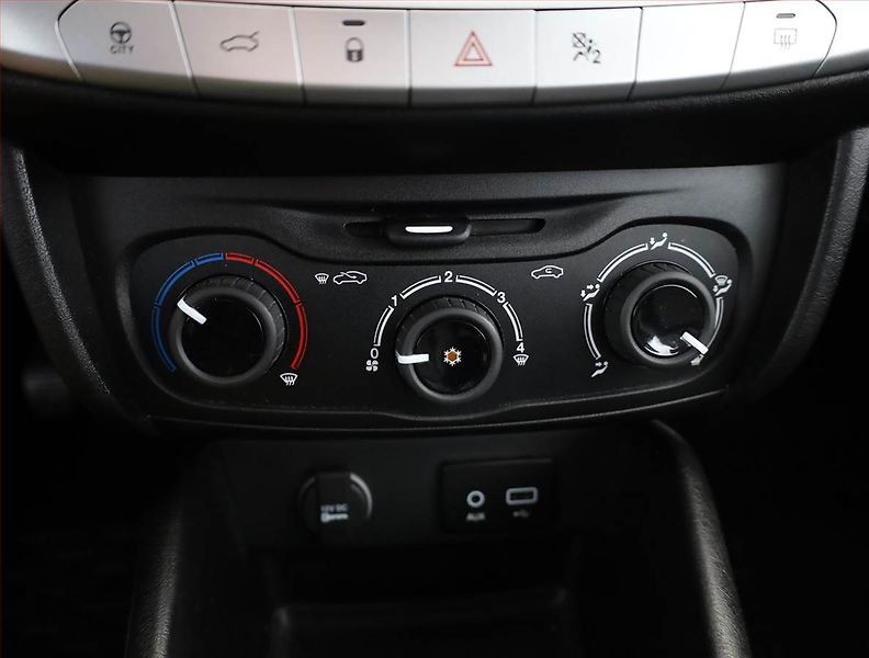 Fiat Tipo (2016) 1.4 16V, Serv.kniha - fotka 11 z 17