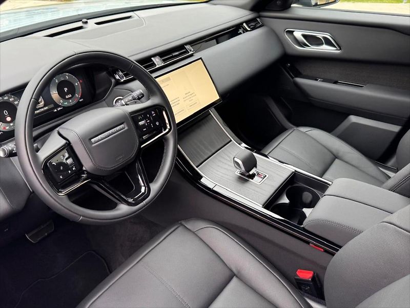 Land Rover Range Rover Velar 2,0 D200 DYNAMIC SE AWD - fotka 14 z 33