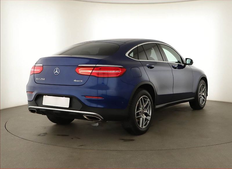 Mercedes-Benz GLC (2018) AMG line 250 - fotka 5 z 20