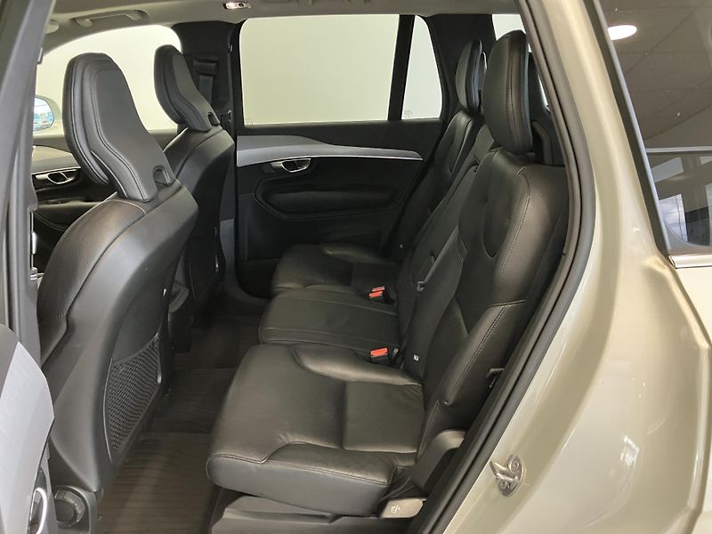 Volvo XC90 B5 AWD Momentum AT8 - fotka 14 z 48