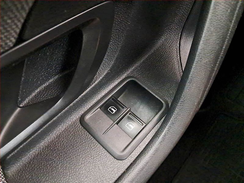 Škoda Fabia (2014) 1.2 TSI, Serv.kniha, Xenony - fotka 15 z 16