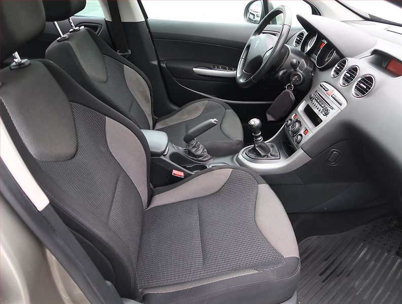 Peugeot 308 (2013) Style 1.6 HDi, Serv.kniha - fotka 9 z 19