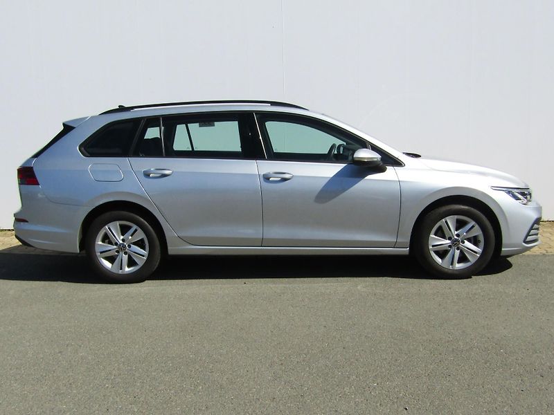 Volkswagen Golf (2022) Variant Life 1,5 TSI - fotka 3 z 29