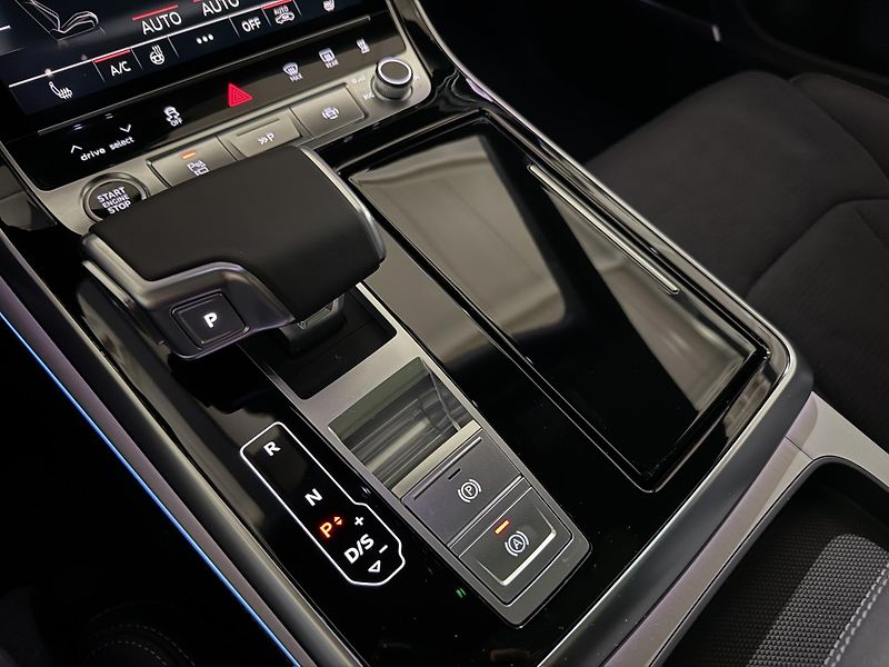 Audi Q8 (2025) 50TDI 210kW OLED K360 PANORAMA - fotka 50 z 59