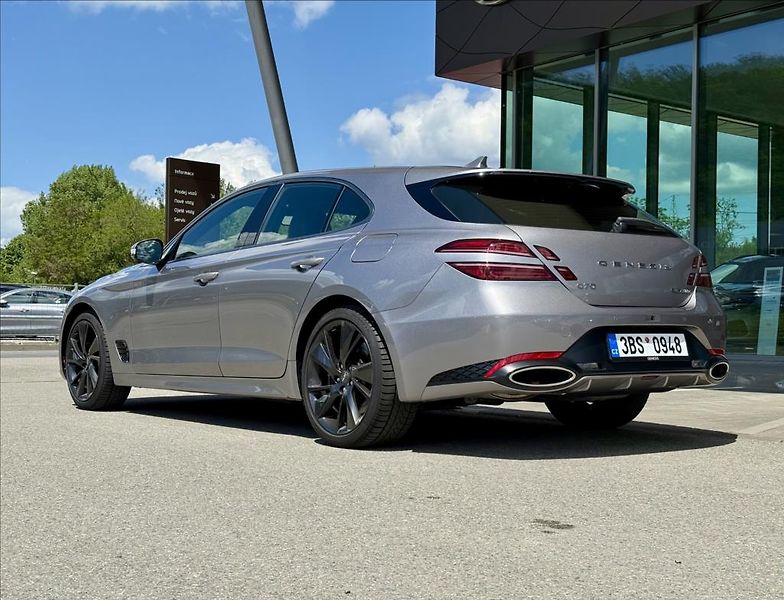 Genesis G70 2,0 T AWD  SB Sport Panorama - fotka 2 z 25